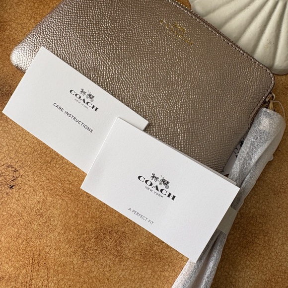 Coach Platinum Wristlet - Picture 8 of 9